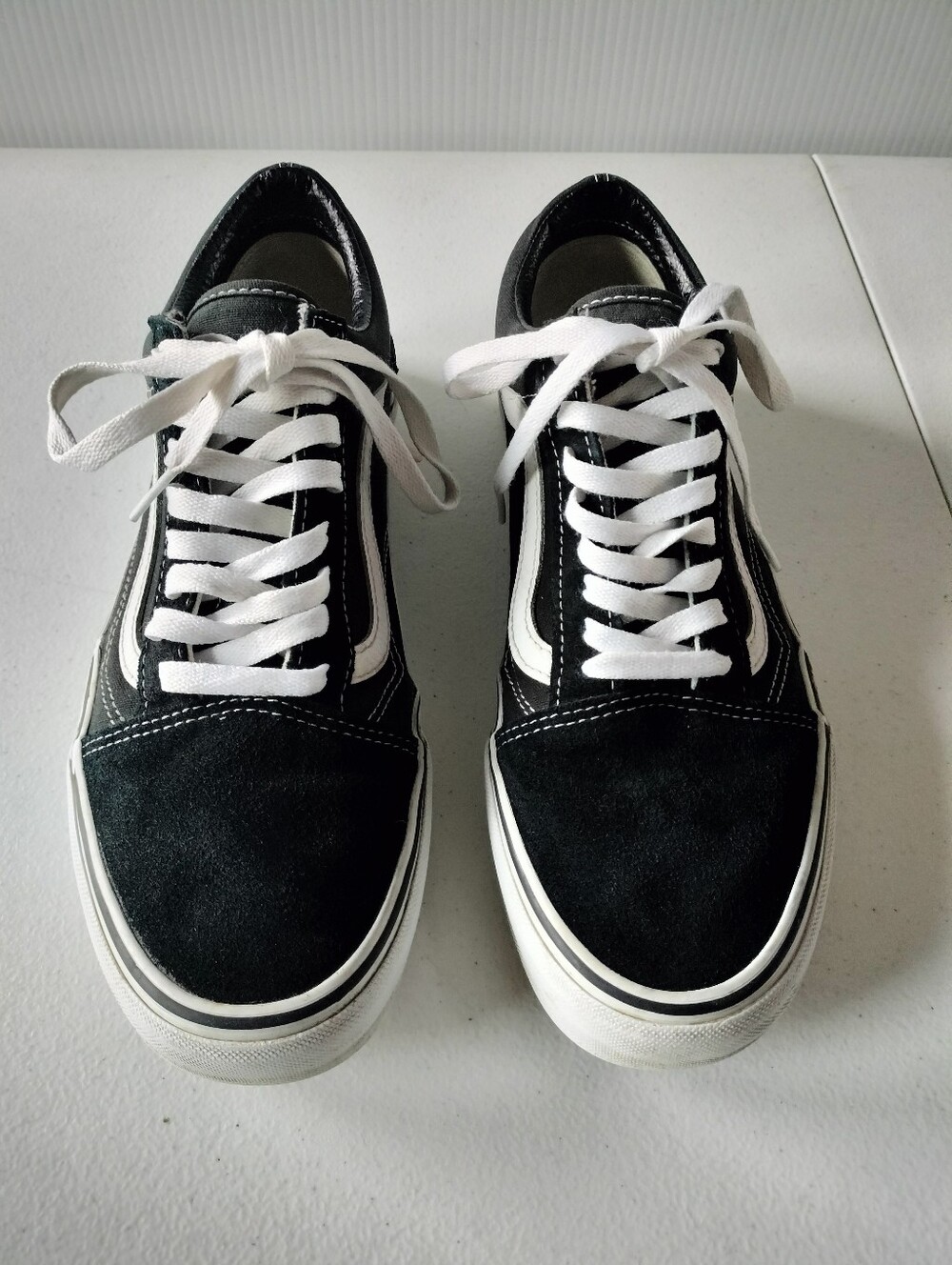 Vans Old Skool Black White Classic Suede Canvas Sneakers 9 Mens / 10.5 Womens